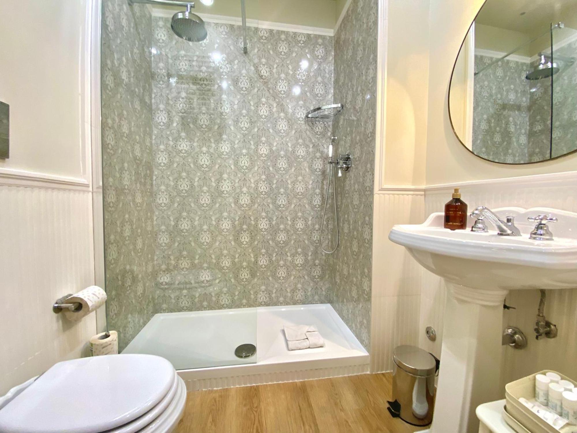 Queen Of Rome Luxury Rooms Exterior photo
