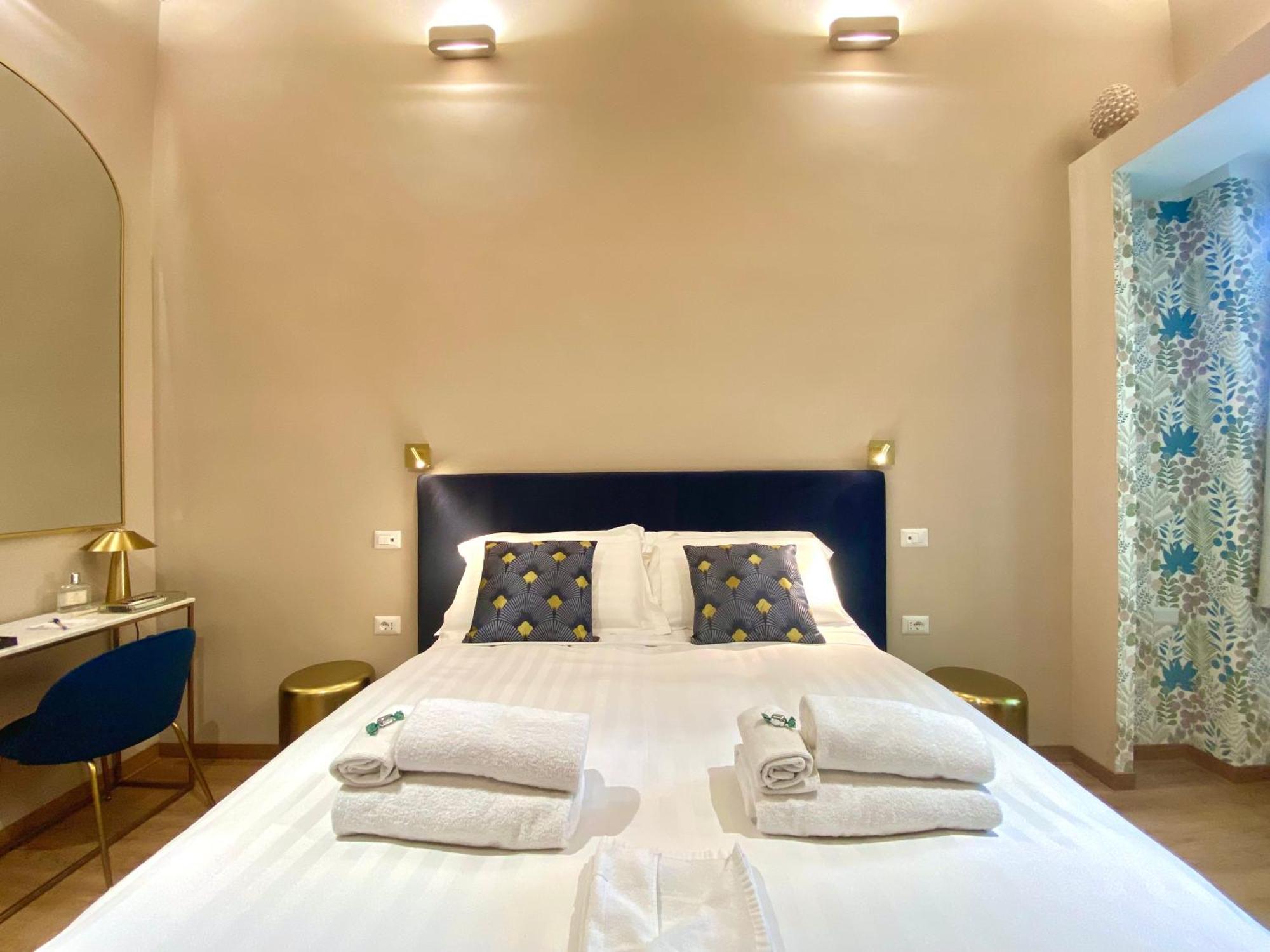 Queen Of Rome Luxury Rooms Exterior photo