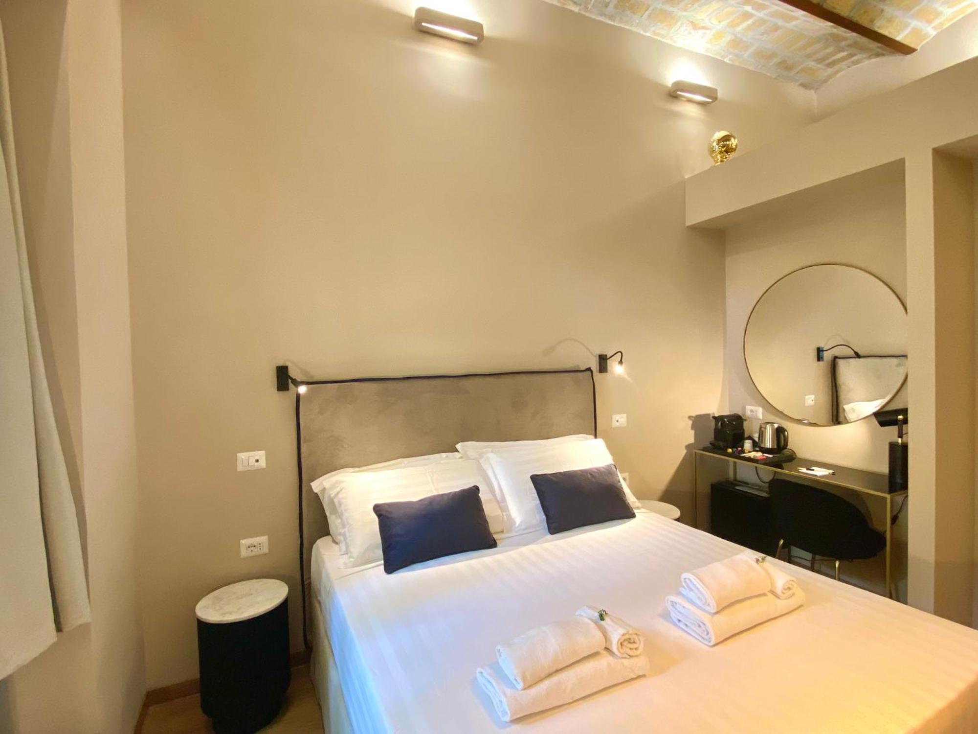 Queen Of Rome Luxury Rooms Exterior photo