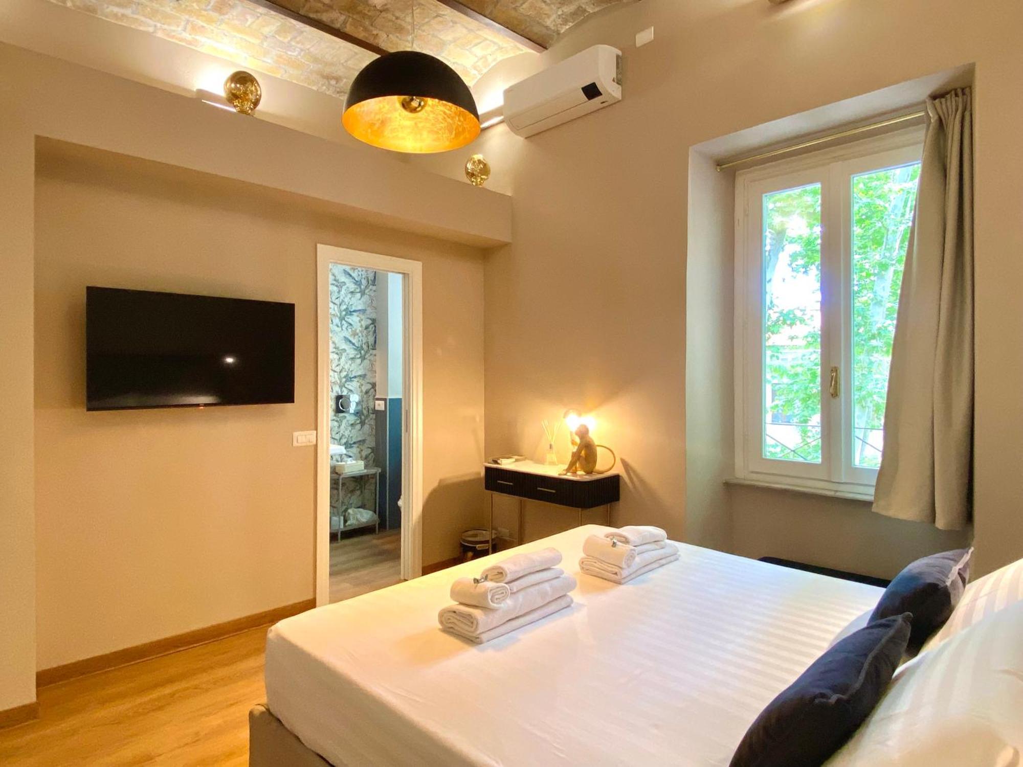 Queen Of Rome Luxury Rooms Exterior photo