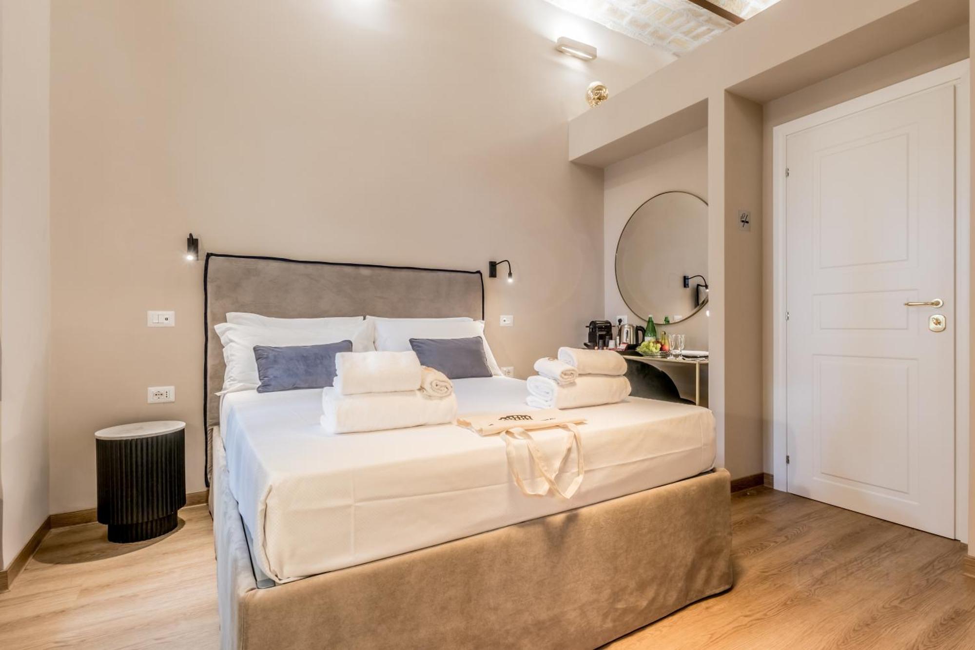 Queen Of Rome Luxury Rooms Exterior photo