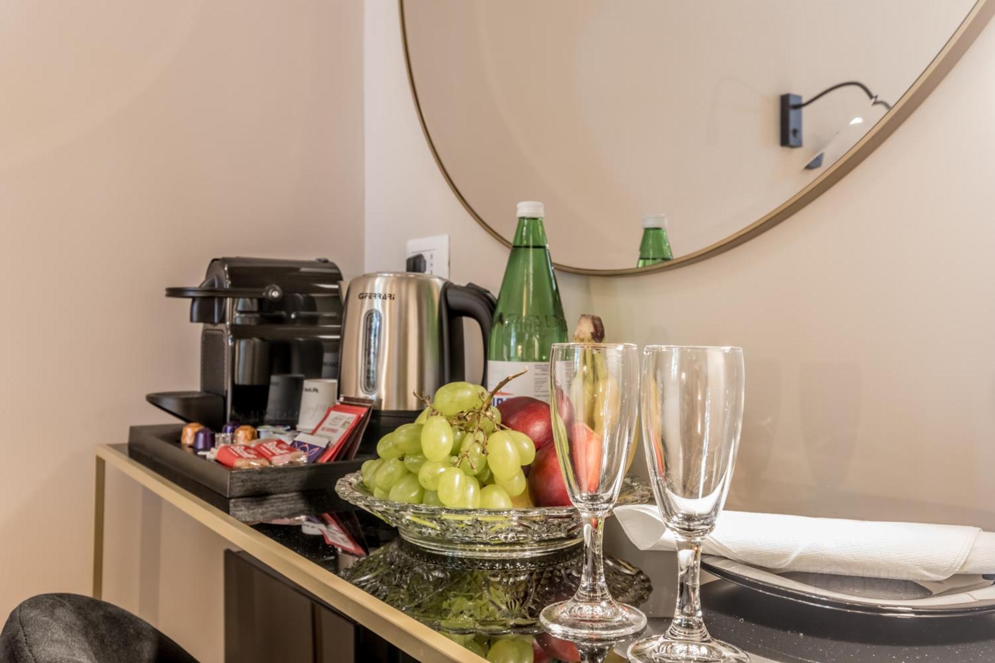 Queen Of Rome Luxury Rooms Exterior photo